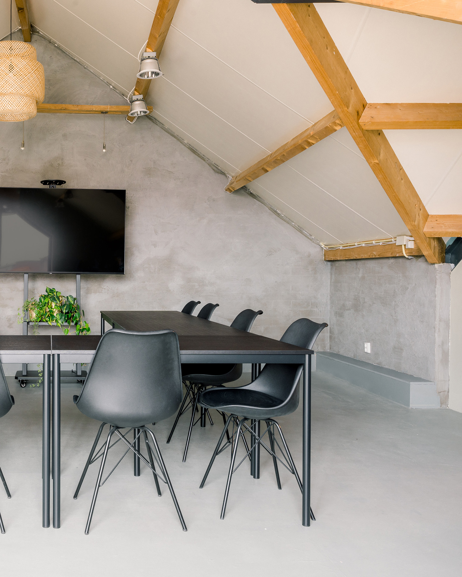 TWO FOUR TWO | hairsalon, kapper, veldhoven, education, businessroom