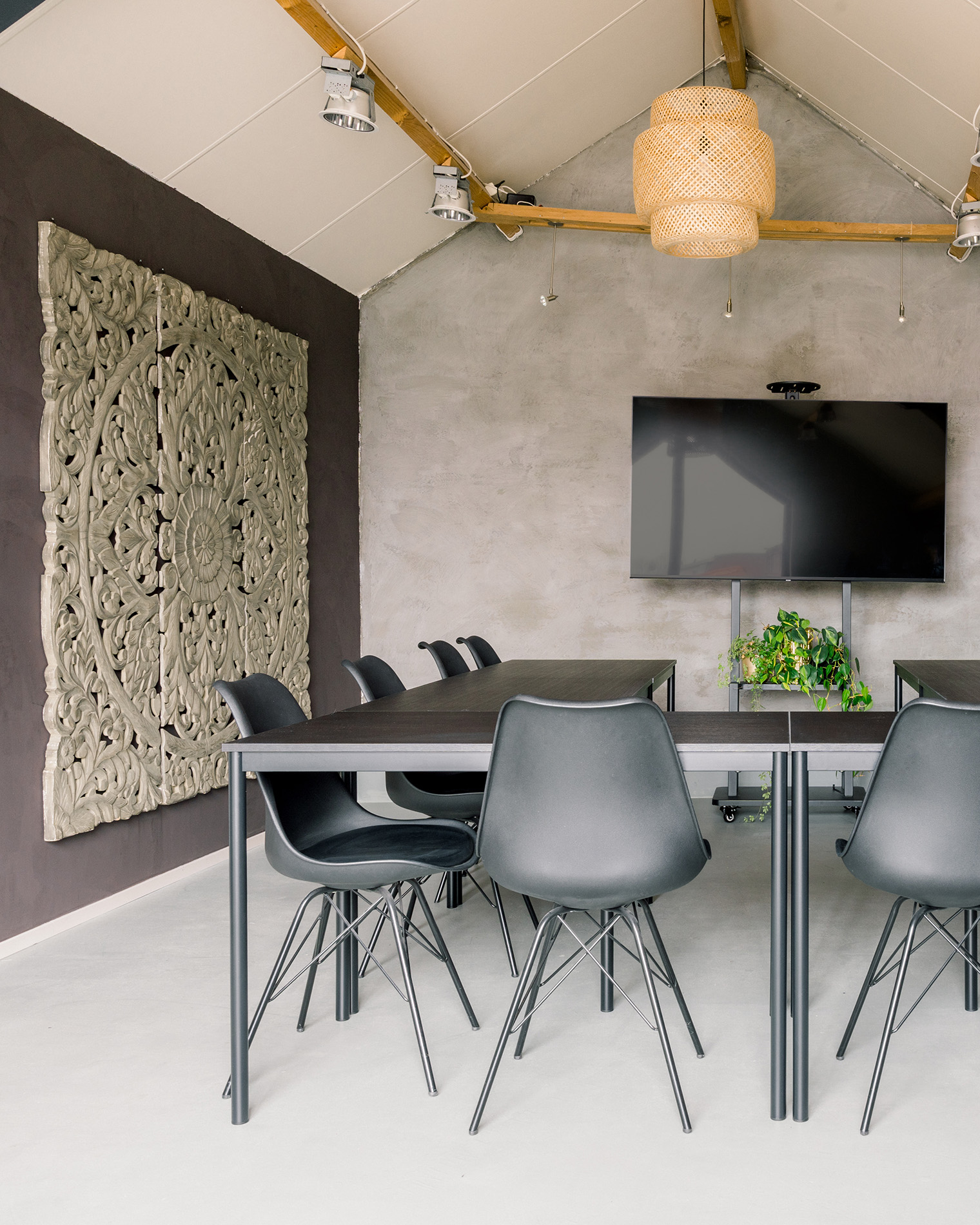 TWO FOUR TWO | hairsalon, kapper, veldhoven, education, businessroom