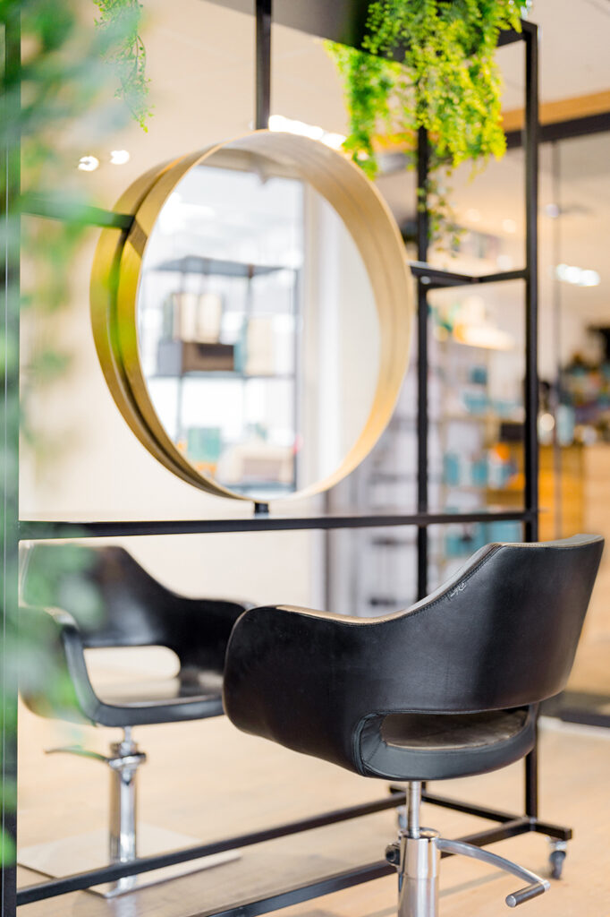 TWO FOUR TWO | hairsalon, kapper, veldhoven, education, businessroom